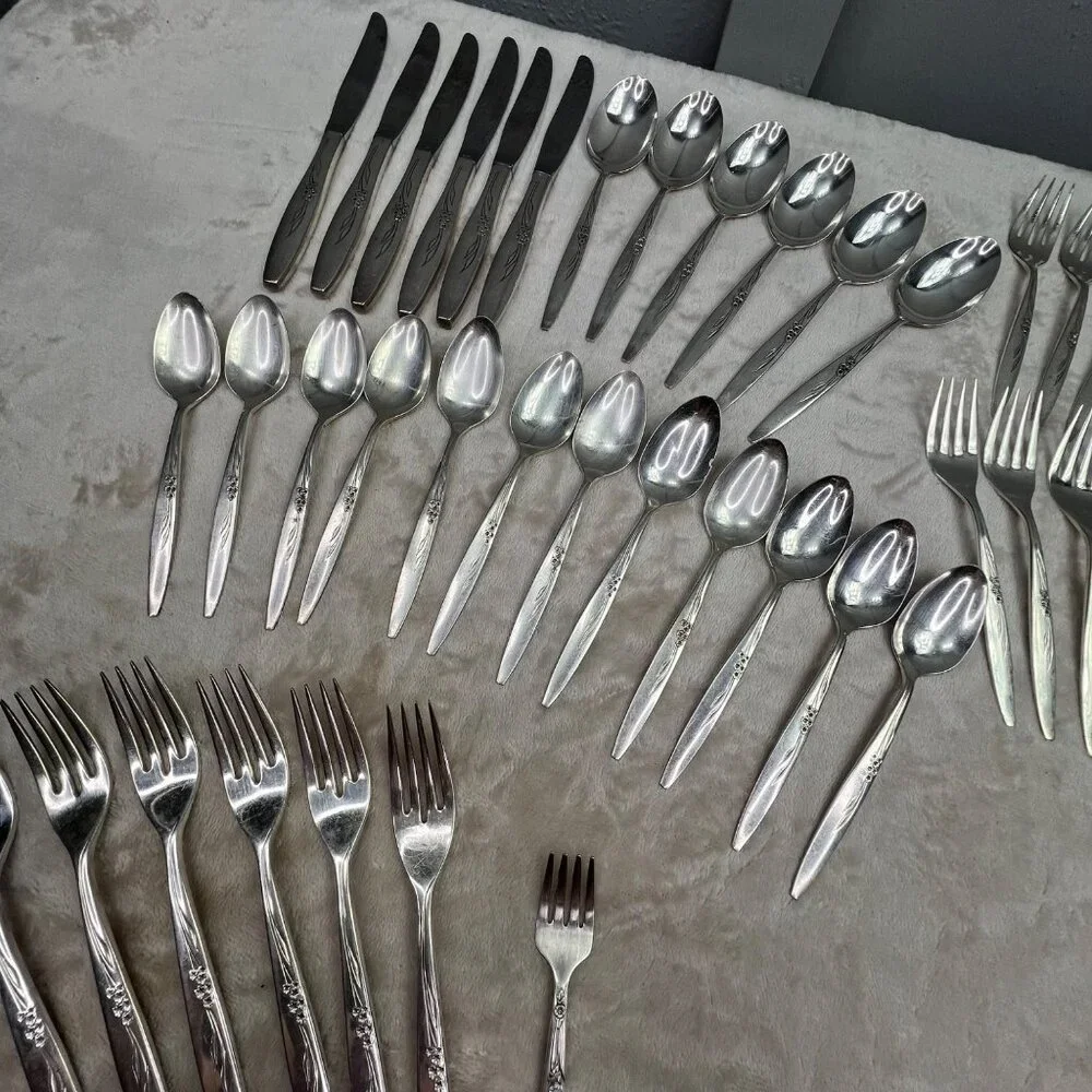 Oneida Community Enchantment Gentle Rose Silverplate Flatware Lot 43 pc